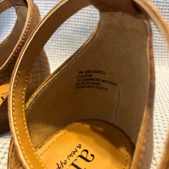 Brand new brown flats - Picture 3 of 4